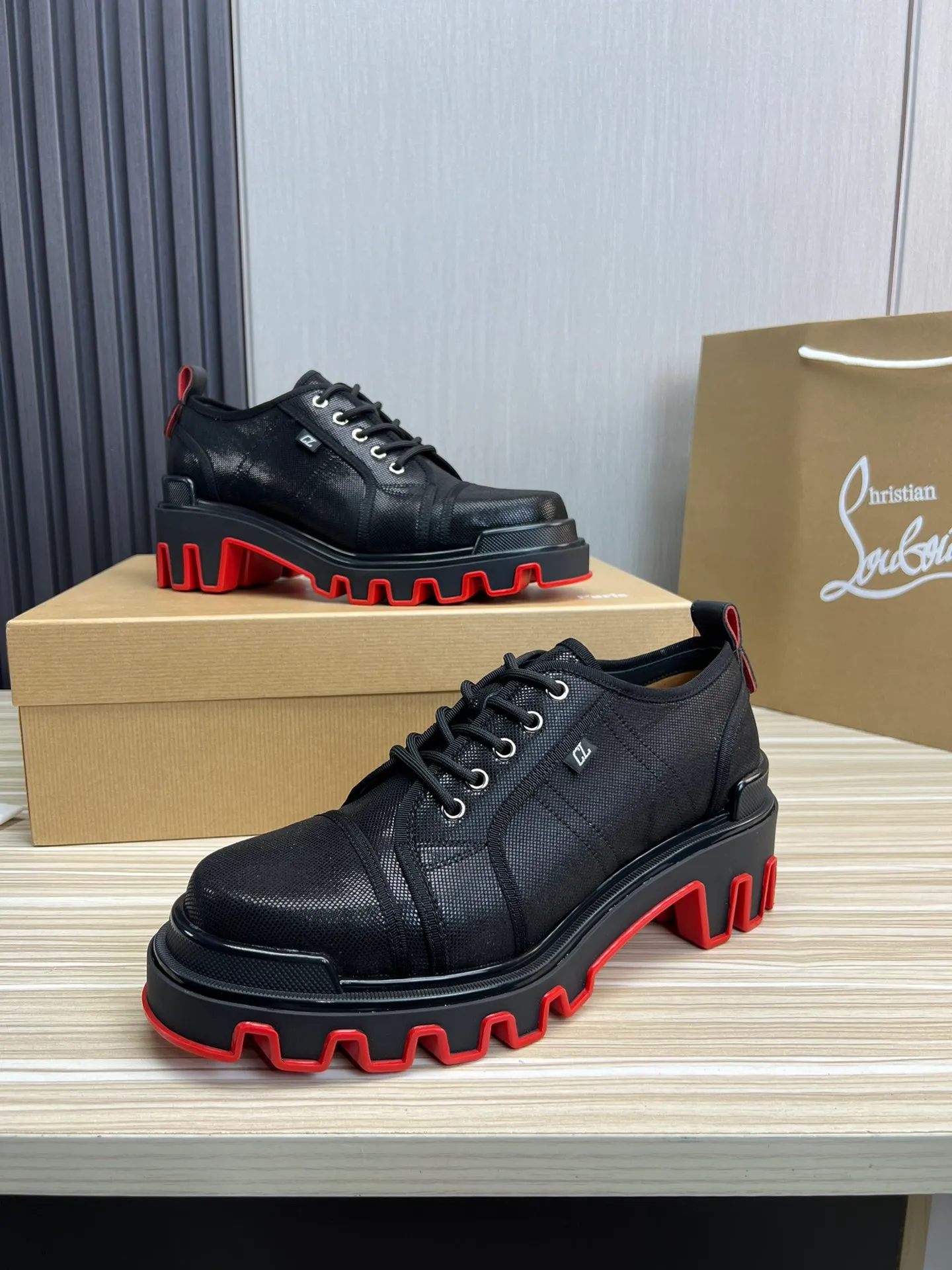 Men's shoes💰760💰 CL popular red-soled boots🆑1:1 original model opening. Official website updated simultaneously ~ Christian* Louboutin, imported cowhide leather upper + water-dyed cowhide lining, original thick red sole, wear-resistant and non-slip⬆️ Full set of counter packaging🎁38-45 (38.45 custom-made, non-refundable)